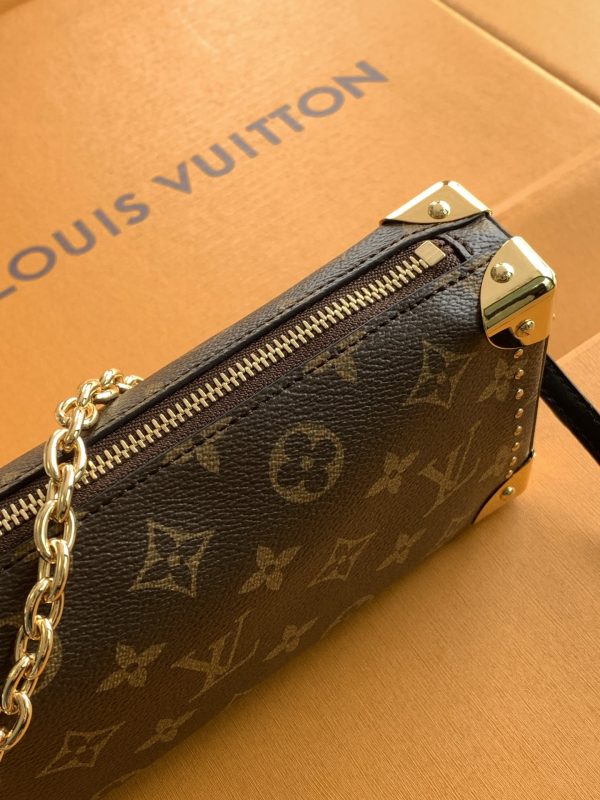 i1745817181_6284_1 SlimTrunk handbag