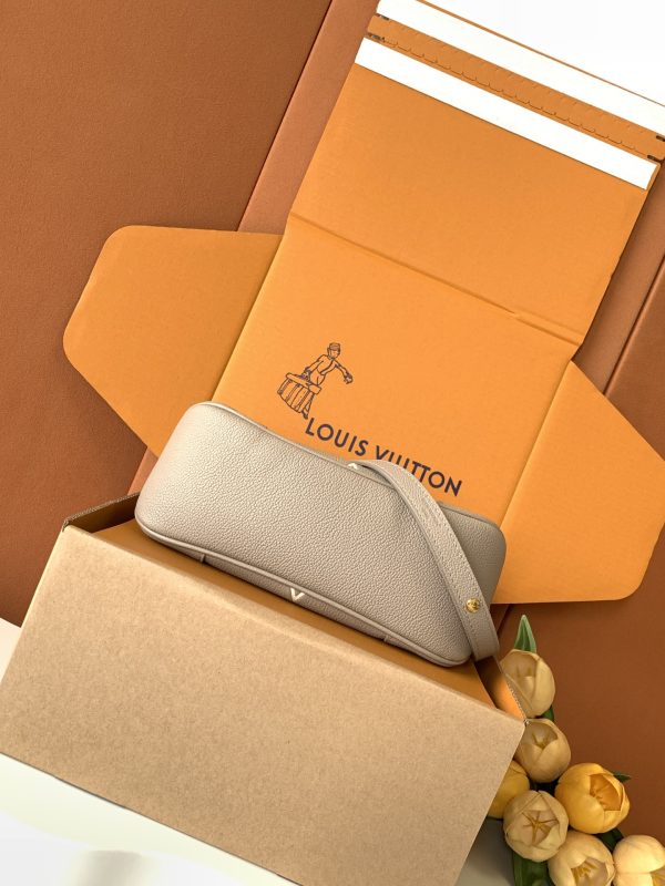 i1746354742_291_2 The Boulogne handbag