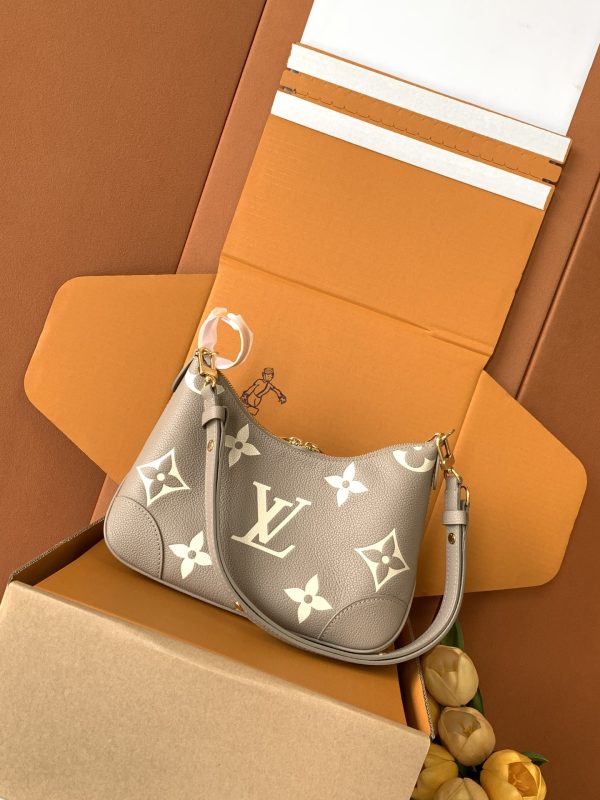 i1746354742_873_4 The Boulogne handbag