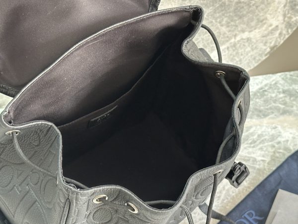 i1746805596136_5376_0_8 This Dior Hit The Road flip backpack blends modern style with Dior's haute couture spirit
