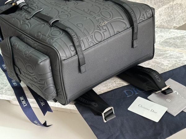 i1746805597571_497_0_3 This Dior Hit The Road flip backpack blends modern style with Dior's haute couture spirit
