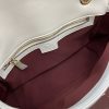 i1746872244_6396_0 The GG Marmont series ingeniously integrates styling accessories and cut chain straps, selecting soft leather to create a bag shape with soft lines 编辑译文 段落对照