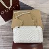 i1746872245_5993_0 The GG Marmont series ingeniously integrates styling accessories and cut chain straps, selecting soft leather to create a bag shape with soft lines 编辑译文 段落对照