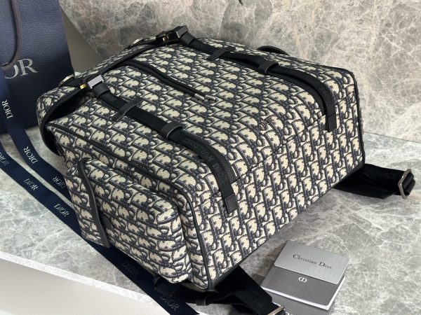 i1747032863528_1605_0_3 Wearing this Dior 8 backpack is a new addition to the men's clothing collection for the summer of 2024