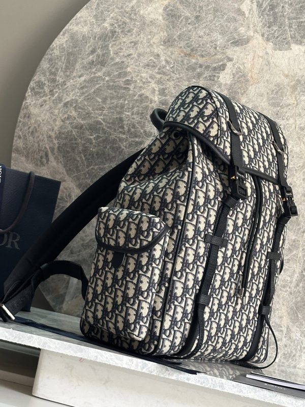 i1747032865451_9265_0_1 Wearing this Dior 8 backpack is a new addition to the men's clothing collection for the summer of 2024