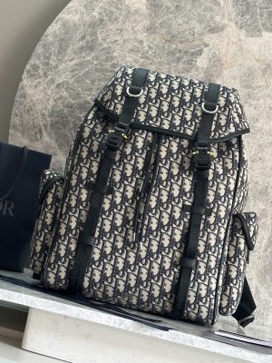 i1747032865491_8107_0_0 Wearing this Dior 8 backpack is a new addition to the men's clothing collection for the summer of 2024