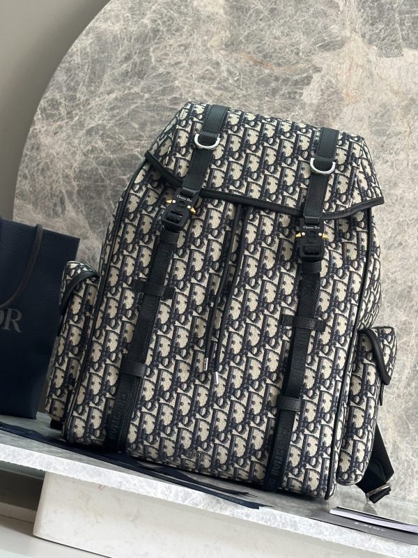 i1747032865491_8107_0_0 Wearing this Dior 8 backpack is a new addition to the men's clothing collection for the summer of 2024