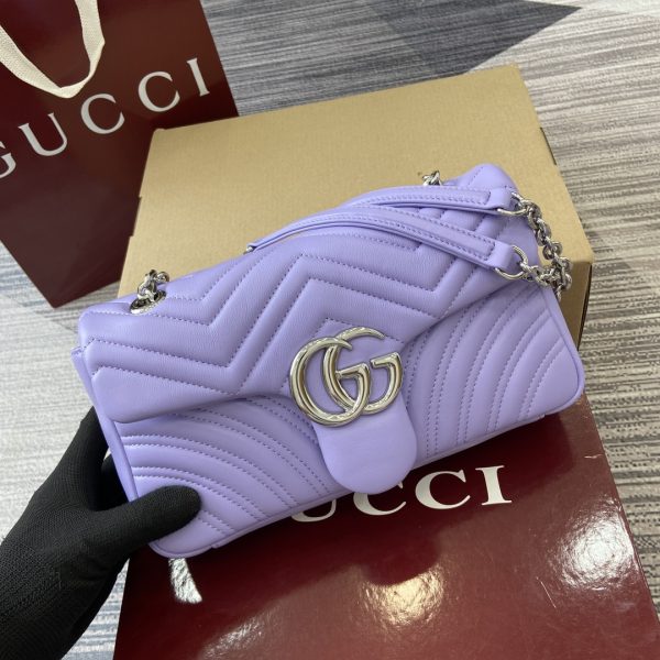 i1747300128_234_7 The GG Marmont series ingeniously integrates styling accessories and cut chain straps, selecting soft leather to create a bag shape with soft lines