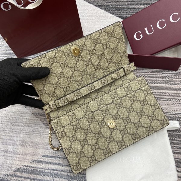 i1747542302_1733_0 The GG Emblem series shoulder backpack is revitalized, interpreting the brand's timeless elegance and exquisite craftsmanship