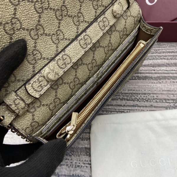 i1747542302_5993_0 The GG Emblem series shoulder backpack is revitalized, interpreting the brand's timeless elegance and exquisite craftsmanship