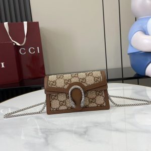 i1755505920063_1580_0_0 This chain mini shoulder backpack has a sleek design and is crafted with GG Supreme canvas