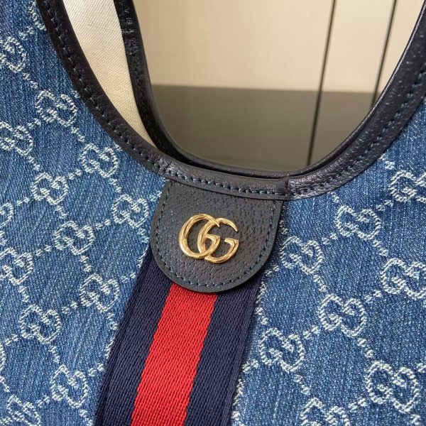 i1757313521204_1892_0_4 Gucci Giglio collection launches a smaller version. This tote bag made its debut at the brand's 2026 early spring fashion show in Florence