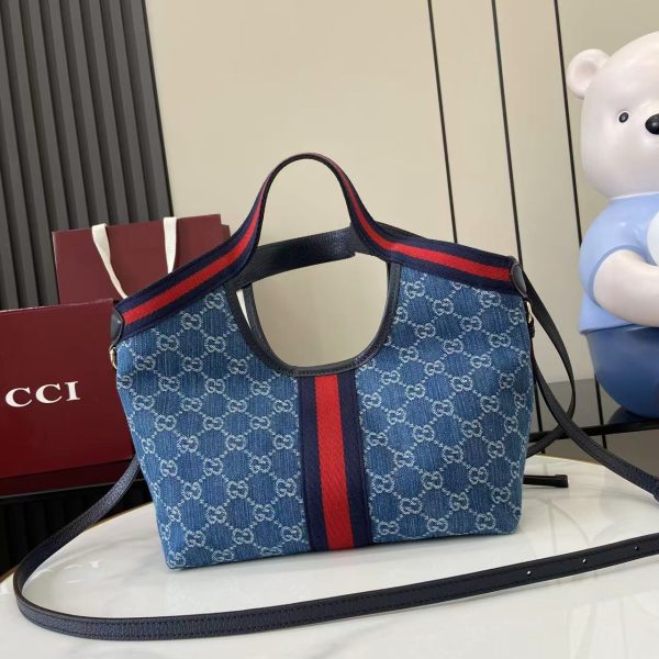 i1757313525484_1282_0_2 Gucci Giglio collection launches a smaller version. This tote bag made its debut at the brand's 2026 early spring fashion show in Florence