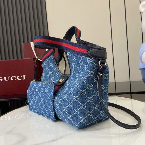 i1757313525485_1605_0_5 Gucci Giglio collection launches a smaller version. This tote bag made its debut at the brand's 2026 early spring fashion show in Florence