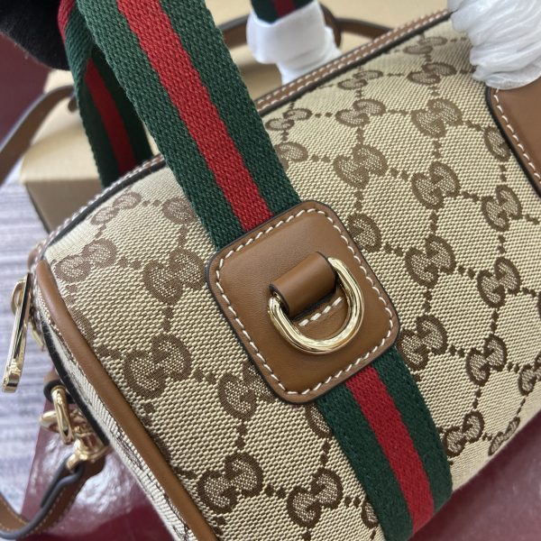 i1758362497024_1124_0_5 The inspiration for the GG mini handbag comes from the styling of Gucci's iconic travel bag