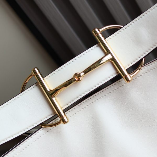 The Gucci Beatrix handbag series is crafted with black cowhide material and is meticulously crafted