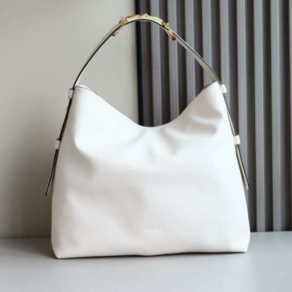 The Gucci Beatrix handbag series is crafted with black cowhide material and is meticulously crafted