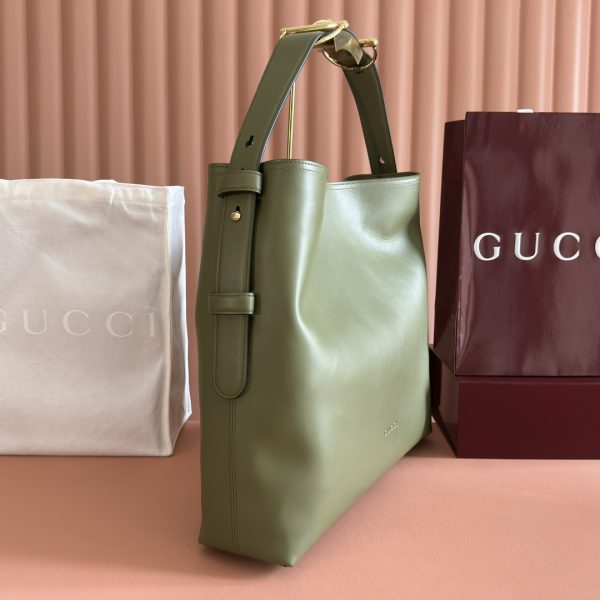 The Gucci Beatrix handbag series is crafted with black cowhide material and is meticulously crafted