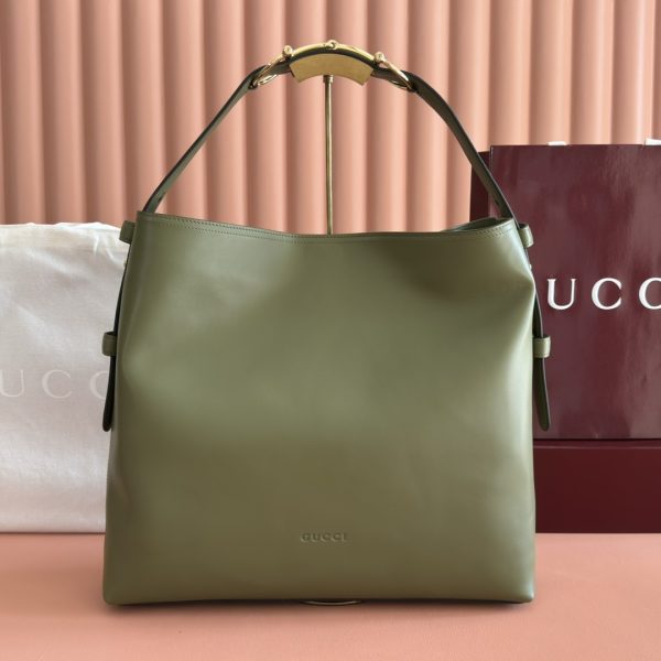The Gucci Beatrix handbag series is crafted with black cowhide material and is meticulously crafted