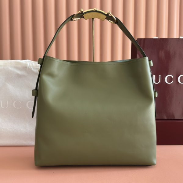 The Gucci Beatrix handbag series is crafted with black cowhide material and is meticulously crafted