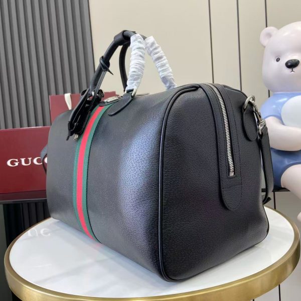 i1760181715212_9697_0_5 The Gucci Savoy collection innovates by combining black color schemes with exquisite leather, showcasing classic silhouettes