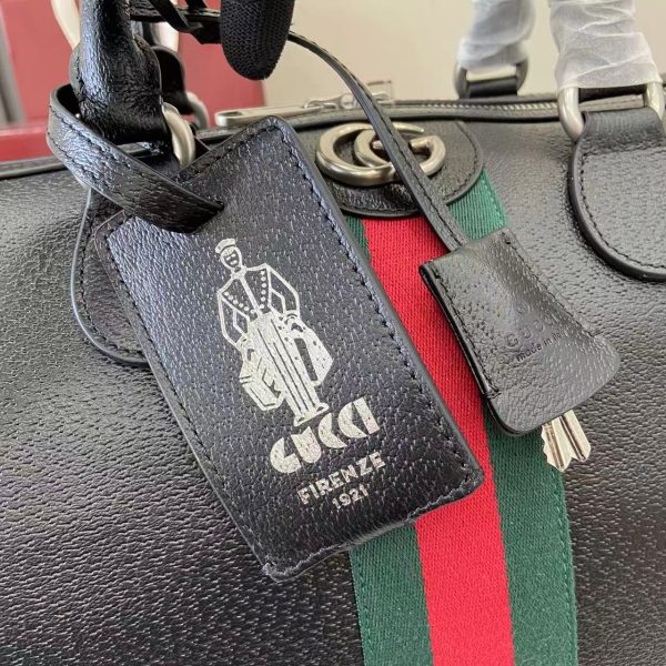 i1760181720800_6498_0_10 The Gucci Savoy collection innovates by combining black color schemes with exquisite leather, showcasing classic silhouettes