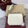 i1760515503466_2478_0_1 The Gucci Horsebit shoulder bag reproduces the brand's equestrian style design, incorporating light gold details and smooth soft leather