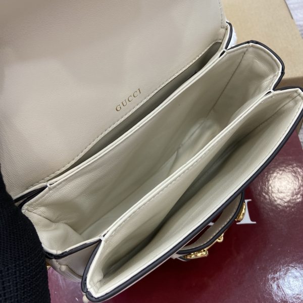 i1760515507450_4543_0_8 The Gucci Horsebit shoulder bag reproduces the brand's equestrian style design, incorporating light gold details and smooth soft leather