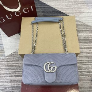 The GGMarmont series ingeniously integrates styling accessories and cut chain straps, selecting soft leather to create a bag shape with soft lines