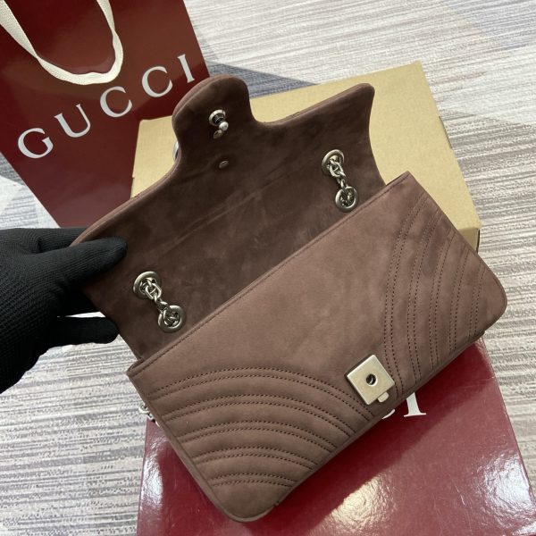 i1761120647461_7412_0_8 GG brand's iconic Marmont series ingeniously integrates styling accessories and cut chain straps, creating a soft and fashionable bag style