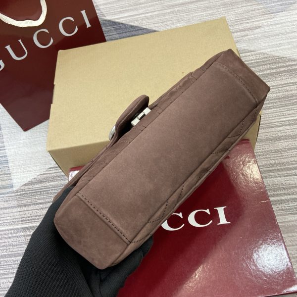 i1761120647581_8861_0_7 GG brand's iconic Marmont series ingeniously integrates styling accessories and cut chain straps, creating a soft and fashionable bag style