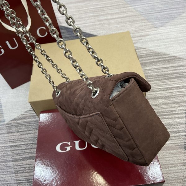 i1761120649486_3271_0_2 GG brand's iconic Marmont series ingeniously integrates styling accessories and cut chain straps, creating a soft and fashionable bag style