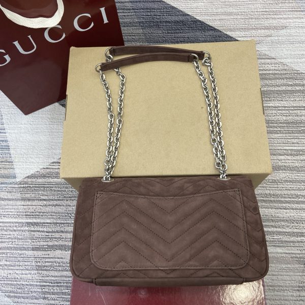 i1761120649614_4080_0_1 GG brand's iconic Marmont series ingeniously integrates styling accessories and cut chain straps, creating a soft and fashionable bag style
