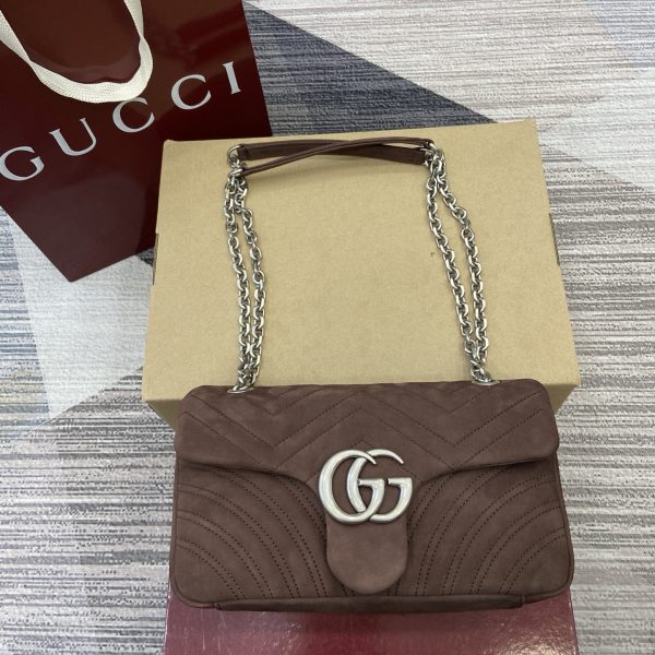 i1761120651292_3247_0_0 GG brand's iconic Marmont series ingeniously integrates styling accessories and cut chain straps, creating a soft and fashionable bag style