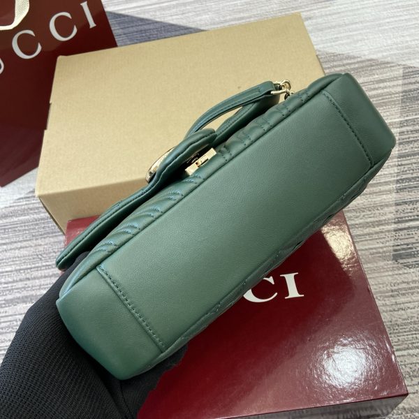 i1761476597292_7793_0_7 The GGMarmont series ingeniously integrates styling accessories and cut chain straps, selecting soft leather to create a bag shape with soft lines