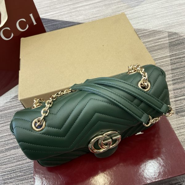 i1761476599754_2053_0_3 The GGMarmont series ingeniously integrates styling accessories and cut chain straps, selecting soft leather to create a bag shape with soft lines