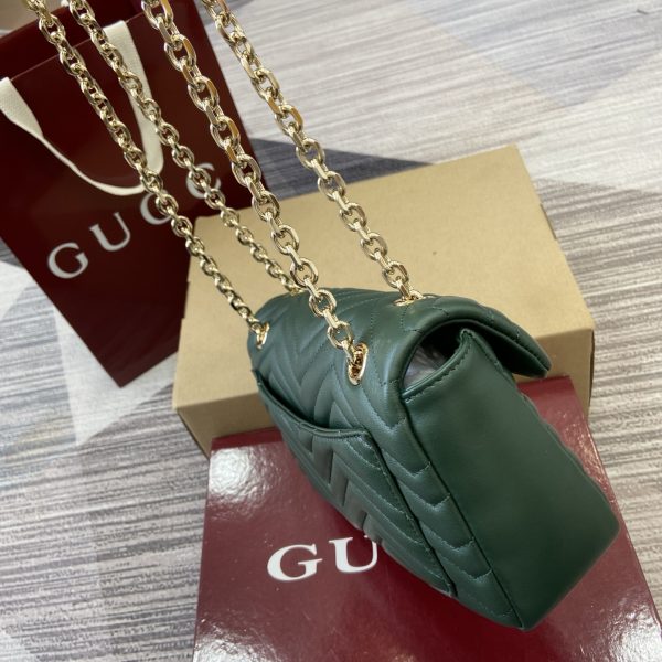 i1761476600854_2623_0_2 The GGMarmont series ingeniously integrates styling accessories and cut chain straps, selecting soft leather to create a bag shape with soft lines