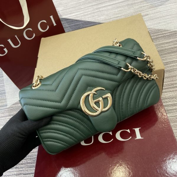 i1761476600863_9068_0_5 The GGMarmont series ingeniously integrates styling accessories and cut chain straps, selecting soft leather to create a bag shape with soft lines