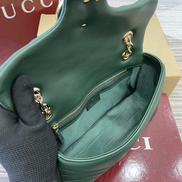 i1761476600886_9474_0_11 The GGMarmont series ingeniously integrates styling accessories and cut chain straps, selecting soft leather to create a bag shape with soft lines