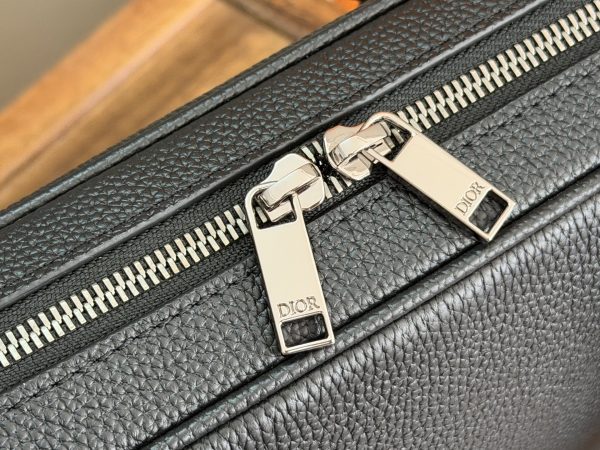 i1762319562161_6180_0_5 This CD Icon zippered briefcase is a new product in the 20225 winter men's clothing series