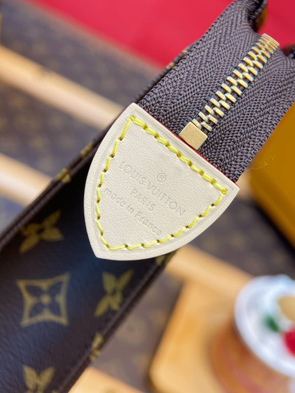 i1762902952456_4818_0_7 M83547 handbag