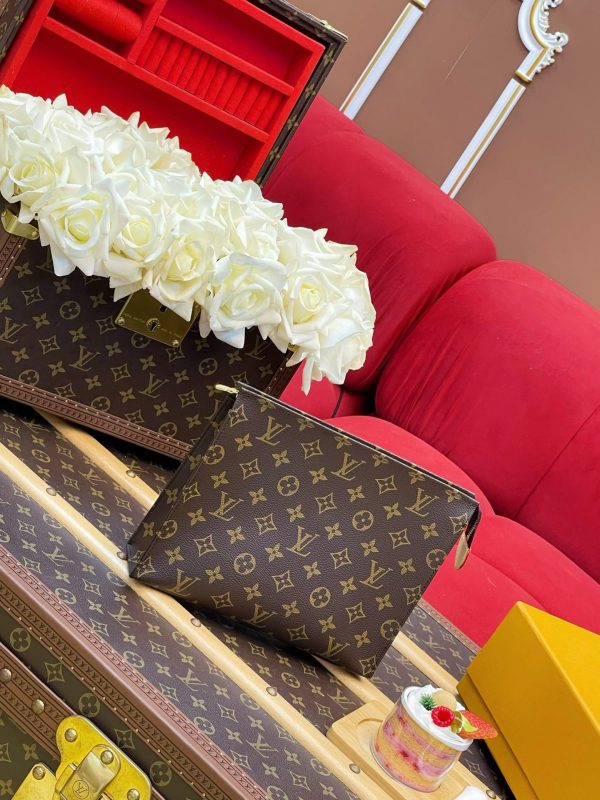 i1762902954377_8_0_0 M83547 handbag