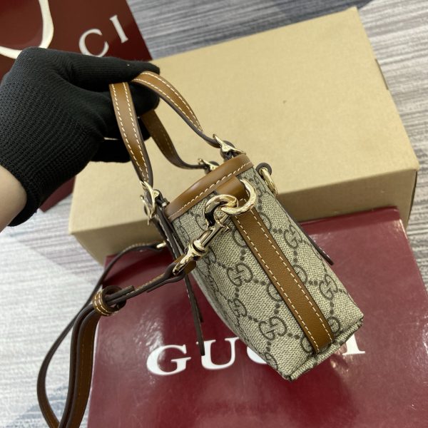 i1763104963352_3875_0_2 The GG Emblem series presents a variety of modern and stylish women's small leather items with ingenuity