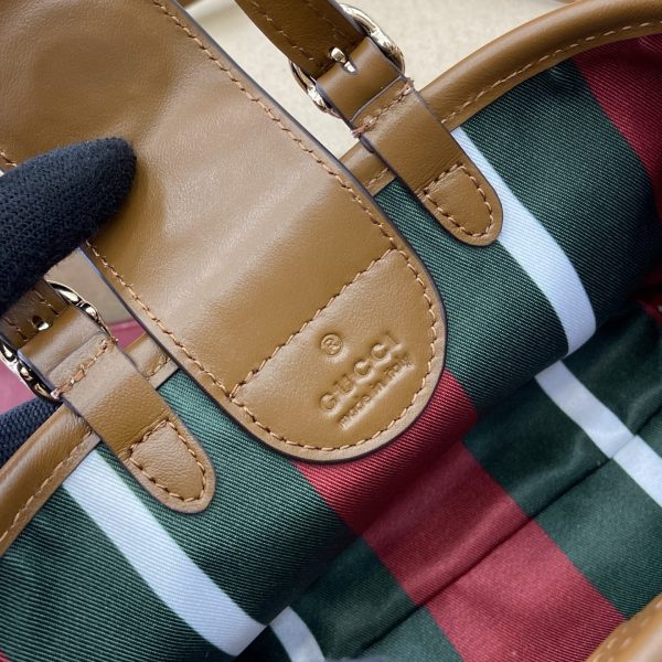 i1763104965038_1258_0_10 The GG Emblem series presents a variety of modern and stylish women's small leather items with ingenuity