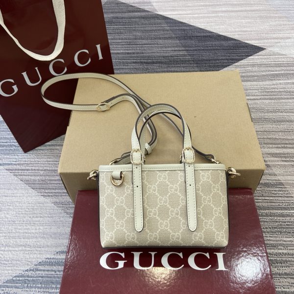 i1763104971353_3964_0_0 The GG Emblem series presents a variety of modern and stylish women's small leather items with ingenuity