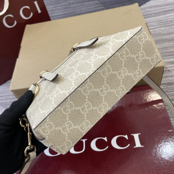 i1763104971510_1785_0_7 The GG Emblem series presents a variety of modern and stylish women's small leather items with ingenuity
