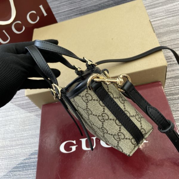 i1763104985278_6152_0_2 The GG Emblem series presents a variety of modern and stylish women's small leather items with ingenuity