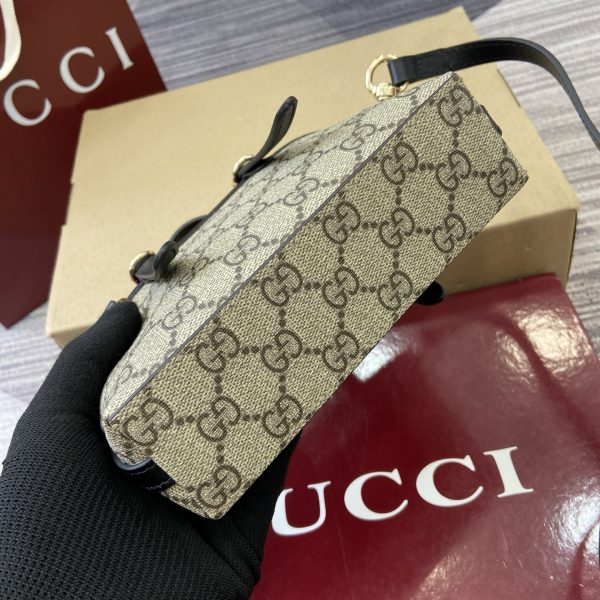 i1763104988733_9574_0_7 The GG Emblem series presents a variety of modern and stylish women's small leather items with ingenuity
