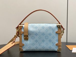 i1769573870764_6988_0_0 Sac Side Trunk MM handbag