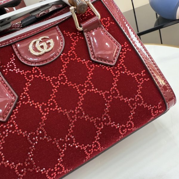 i1769761783655_3864_0_9 This Gucci Diana collection bag is one of the brand's iconic collections